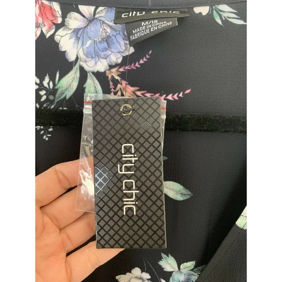 NEW City Chic Black Floral Printed Wrap Blouse Ruffle Sleeve Vneck Boho Size 18 - Picture 10 of 12